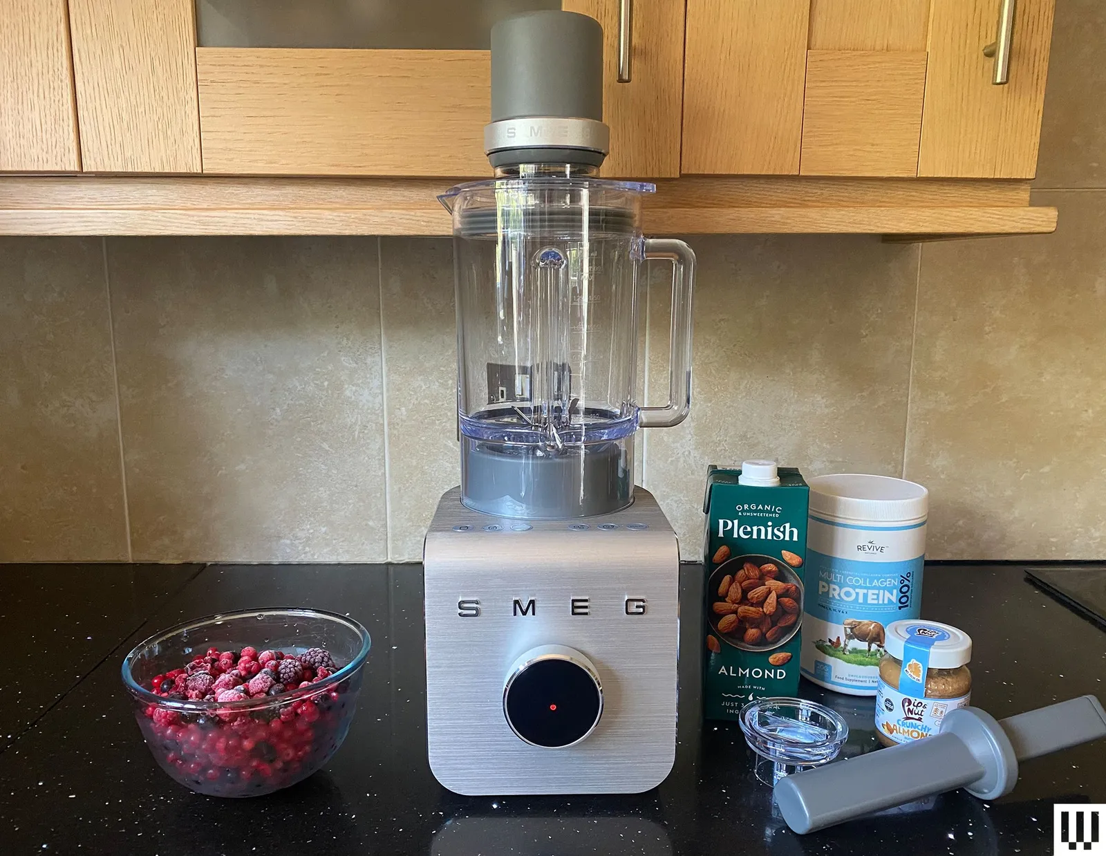 Clean blender jar properly assembled on the base before blending